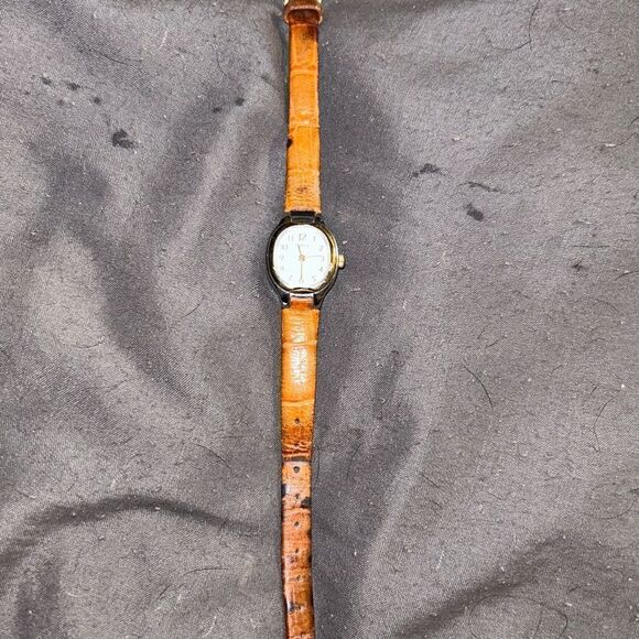Vintage timex slim leather band watch - Picture 4 of 5